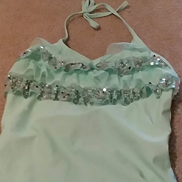 A bathing suit - Picture 2 of 2